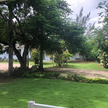 Airport Beach Hotel Montego Bay Ngoại thất bức ảnh