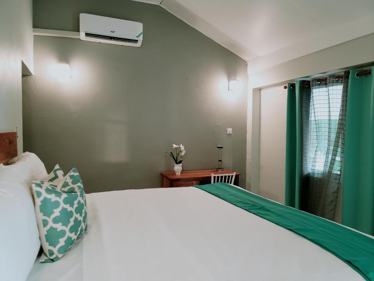 Airport Beach Hotel Montego Bay Ngoại thất bức ảnh