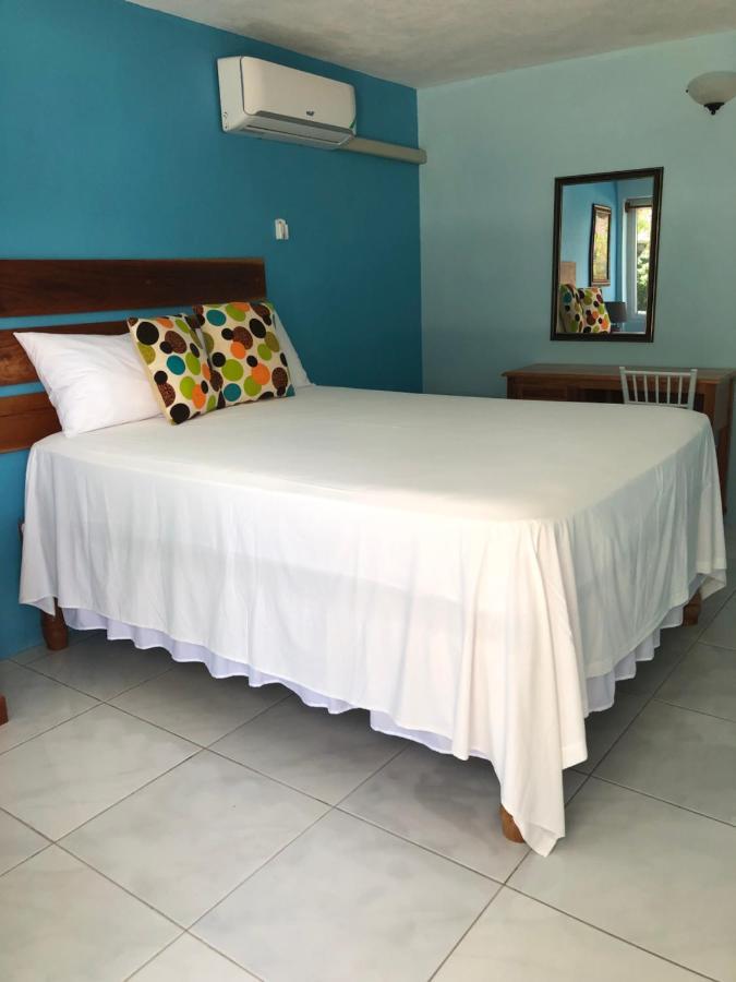 Airport Beach Hotel Montego Bay Ngoại thất bức ảnh