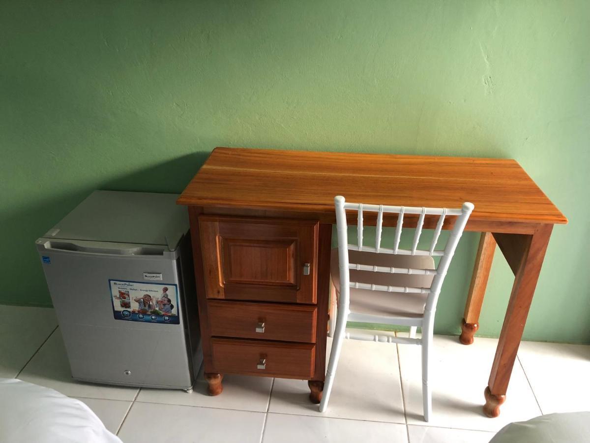 Airport Beach Hotel Montego Bay Ngoại thất bức ảnh