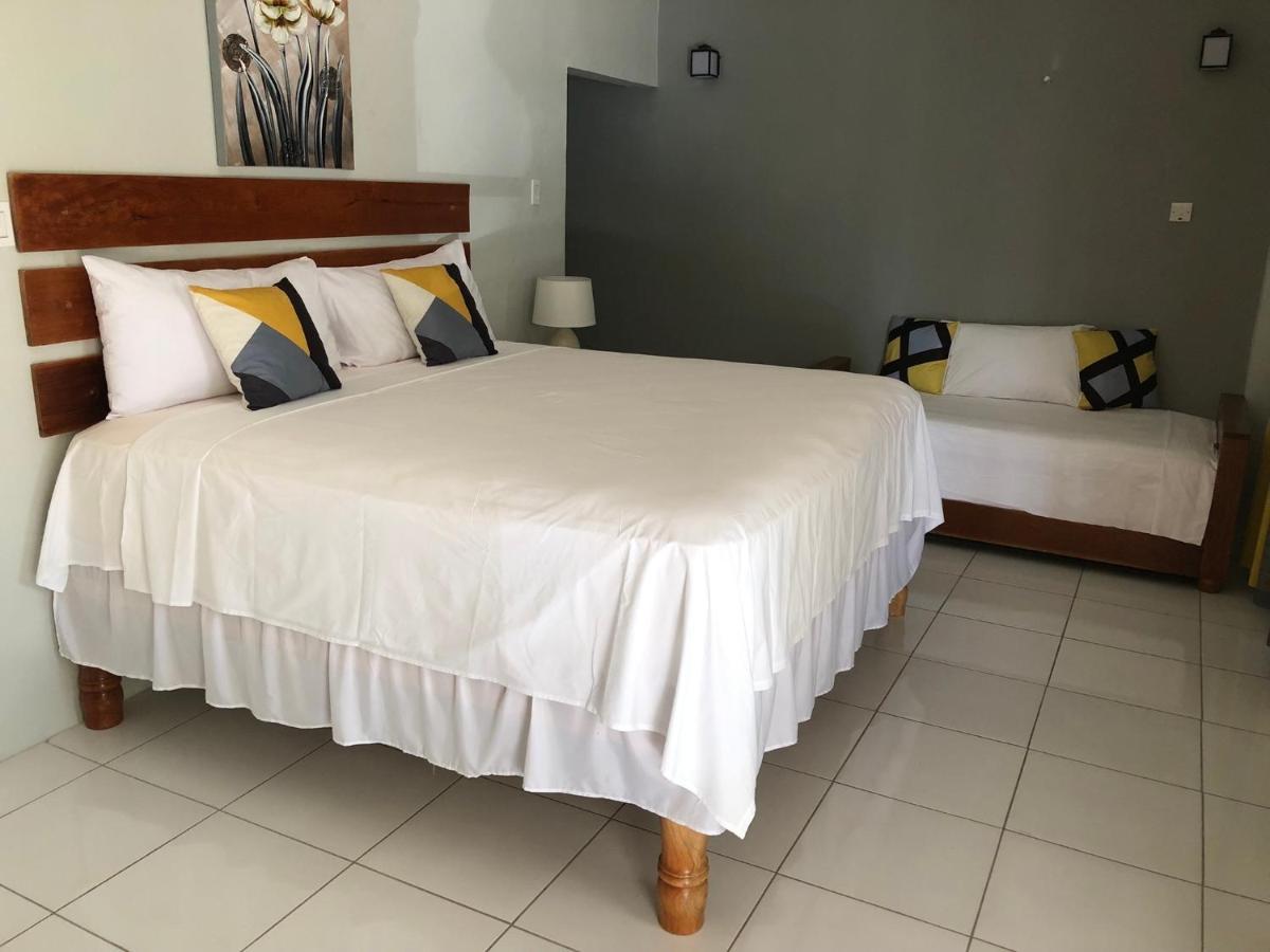 Airport Beach Hotel Montego Bay Ngoại thất bức ảnh